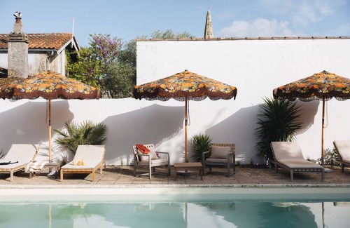 Saint-Seurin-de-Cadourne Apartment | Magnificent Suite Apartment with swimming pool N°1
