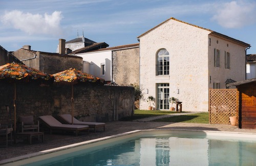 Saint-Seurin-de-Cadourne Apartment | Magnificent Suite Apartment with swimming pool N°3