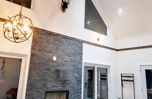 Sainte-Ann-des-Lacs Ski Chalet | Magnificent New Cottage for Rent - Near St-Sauveur
