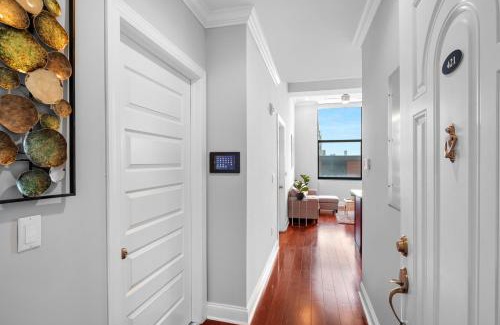 Olde Kensington Apartment | Magnificent 1br W Pool & Gym