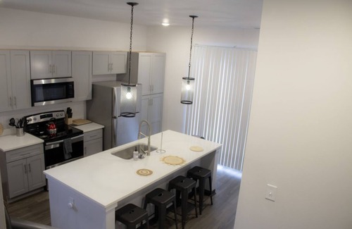 Bloomington House | Magnificent 4BR House in Bloomington with Hot Tub