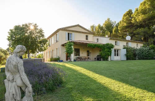 Nord House | magnificent bastide with pool and tennis walking distance from Aix en Provence