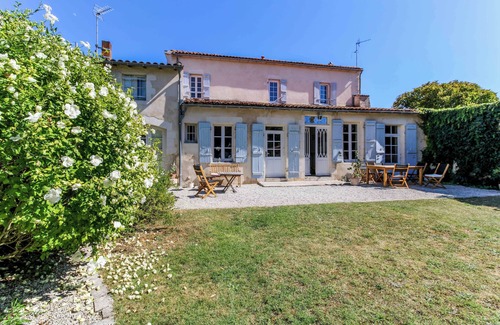 La Jarrie House | MAGNIFICENT, CHARMING CHARENTAIS HOUSE