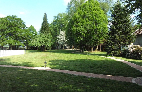 Jeanmenil House | Magnificent estate with swimming pool and private park for 18 people.