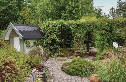 Brokind House | Magnificent house of high standard with a garden located in an undisturbed, 300 m from the lake.