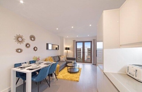 St Albans Apartment | *Magnificent |KingBed |Wi-Fi | Short & Long Stays*