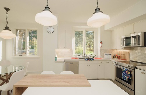 Ancaster Villa | Magnificent, peaceful lakefront villa in Ancaster