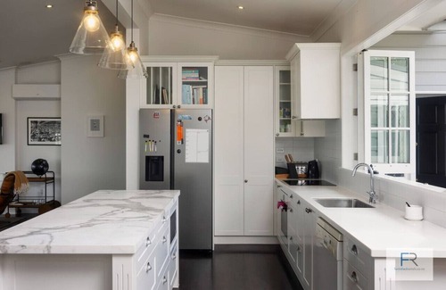 Hauraki House | Magnificent seaviews with Pool