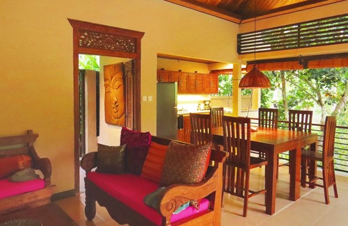 Ubud Villa | Magnificent, tranquil, SECLUDED 2+2 villa on the very edge of the rain forest!