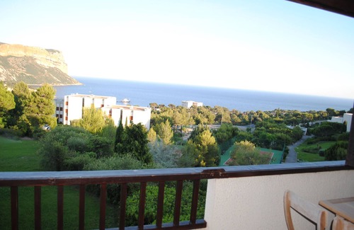 Cassis Apartment | Magnificent view of Cap Canail in quiet residence with tennis court and swimming pool