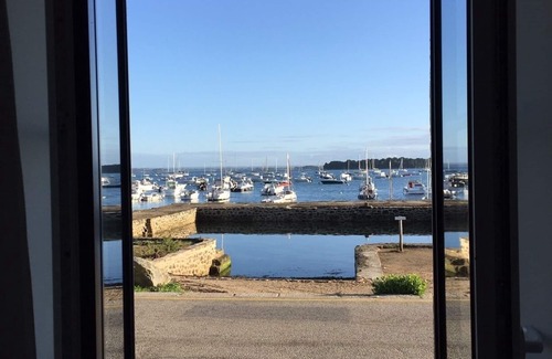 Sarzeau House | Magnificent view, sleeps 12, waterfront, roof-top terrace, sauna
