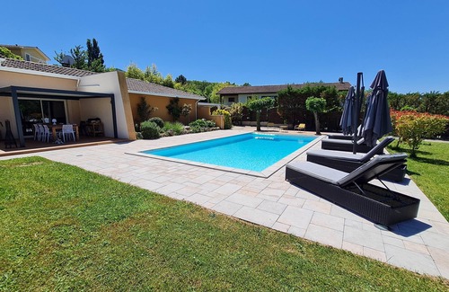 La Brede Villa | Magnificent villa with pool and spa near Bordeaux
