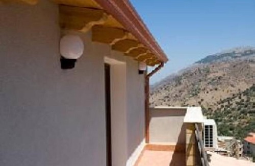 Torretta Apartment | MAGNIFICENT, WARM APARTMENT IN THE HEART OF A TYPICAL SICILIAN VILLAGE!