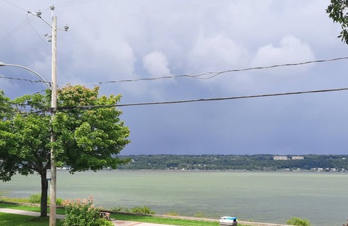 Saint-Romuald House | Magnificient antique French-Canadian house on the shore of St.Lawrence(31 days+)