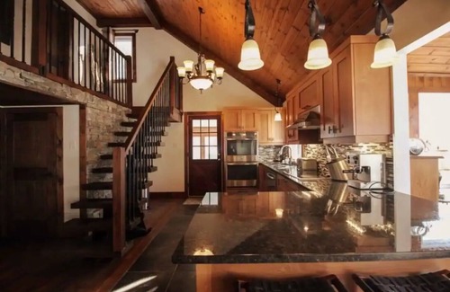 Saint-Andre-Avellin Cottage | Magnifique updated lakefront chalet (CITQ #300310)