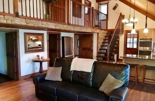 Saint-Andre-Avellin Cottage | Magnifique updated lakefront chalet (CITQ #300310)