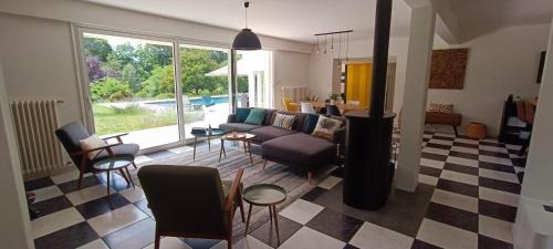 Rives de l'Yon Villa | Magnifique villa 5 etoiles avec piscine privee parc 2 ha