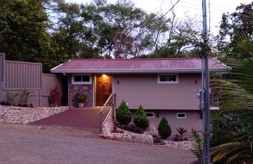 San Isidro de El General House | Magnolia Farm Suiten Giffin Housen Pet friendly