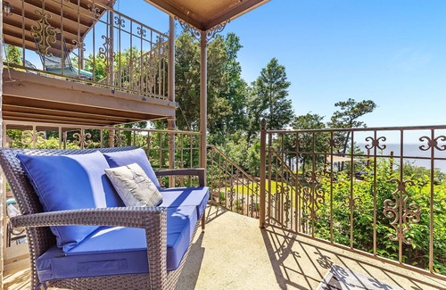 Fairhope Apartment | Magnolia at Jubilee Suites Bed & Breakfast. 1K/1B.