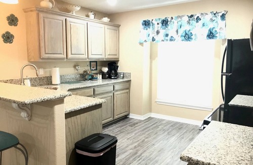 Calera House | *Magnolia Cottage* Sleeps 6. Minutes to Casino, Concerts, Lake, College