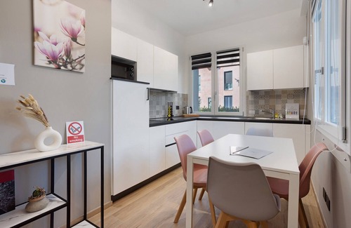 Vimercate Apartment | Magnolia: garden and parking. Vimercate/Monza