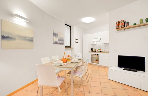 Gardone Riviera Apartment | Magnolia House With Shared Pool, Gardone Riviera, Italy