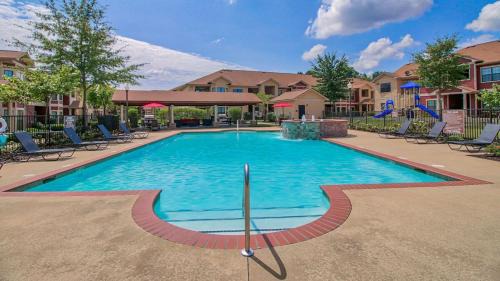 Tupelo Apartment | Magnolia Oasis - 2BD-2BA - Gym, Pool, BBQ Grill