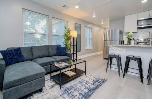 Greater East End House | Magnolia Park Urban Retreat - 2-BD/1-BA with Yard