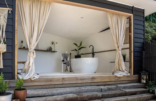 Olinda House | Magnolias On Mernda - Magnolias on Mernda A Modern home in stunning garden surrounds. Oozes hills serenity.