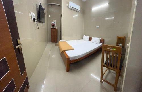 Koyambedu Hotel | Mahilagam rooms & stays