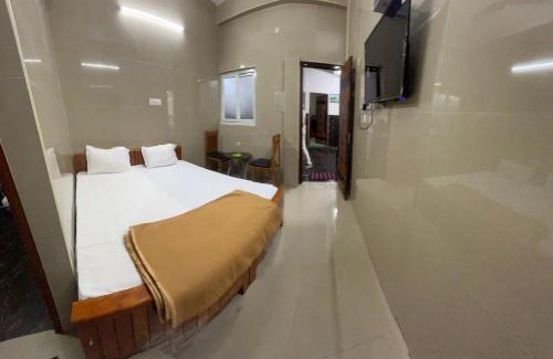 Koyambedu Hotel | Mahilagam rooms & stays