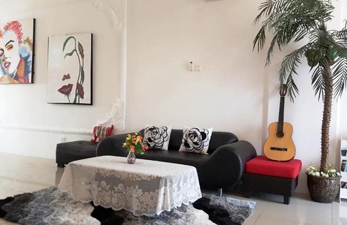 Bandar Mahkota Cheras House | Mahkota Cheras Sweet Condo 1-14 pax near MRT to KL