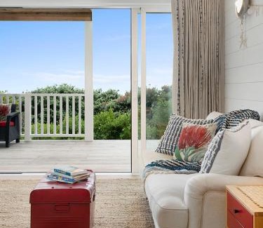 Hatfields Beach House | MaiMoana - Hatfields Beach Cliff-Top Retreat