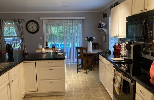 Dover House | MAIN ATTRACTION! FIREFLY, NASCAR, SHOPPING, RESTAURANTS- 5 MIN AWAY! Beach 35min