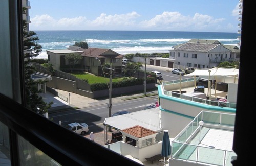 Main Beach Apartment | Main Beach Pde, Main Beach - Perfect holiday location