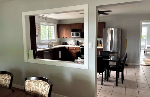 Wellington House | Main house #- 2 minutes to the lake with pool & playground -close to Sandbanks