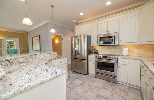 Morristown House | MAIN LAKE Views - Fire Pit - Pool Table - Bikes - Kayaks - SUPs