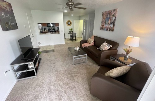 Mount Pleasant Apartment | Main Level 2-bedroom 2-bathroom apartment
