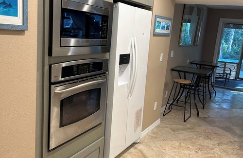 Weeki Wachee Gardens Villa | Main river home: Jon boat with trolling motor and hot tub!