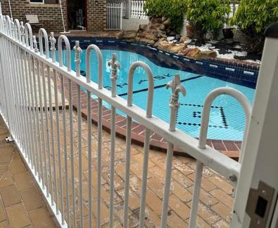 Sunnybank House | Mains Rd 带厨房卫浴泳池附属公寓M4