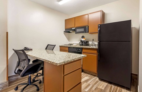 Dubuque Hotel | MainStay Suites Dubuque at Hwy 20