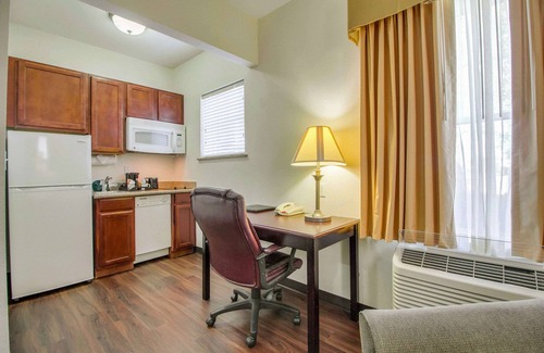 Astrodome Hotel | MainStay Suites Texas Medical Center/Reliant Park