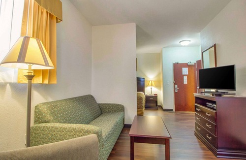 Astrodome Hotel | MainStay Suites Texas Medical Center/Reliant Park