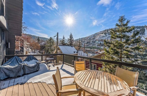 Downtown Park City Ski Chalet | Mainstreet Masterpiece | Stunning Views!