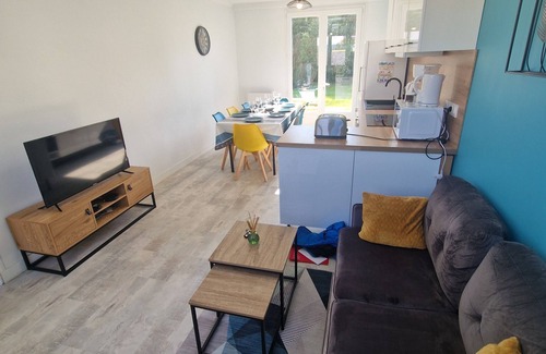 La Roche-sur-Yon House | Maison 4 Chambres 8 Personnes, Bureau, Jardin, Garage. Quartier Calme de la Gare