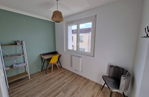 La Roche-sur-Yon House | Maison 4 Chambres 8 Personnes, Bureau, Jardin, Garage. Quartier Calme de la Gare