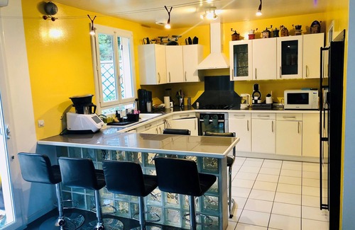 Villemeux-sur-Eure House | Maison 4ch Piscine Intérieure, Jacuzzi, Sauna, Billard, Cheminée et Jardin Clos