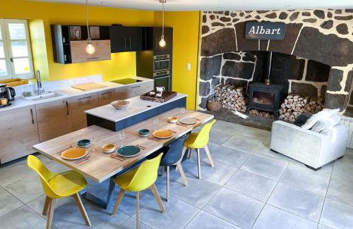 Saint-Cirgues-de-Jordanne House | Maison avec vue incroyable au coeur des Volcans d'Auvergne