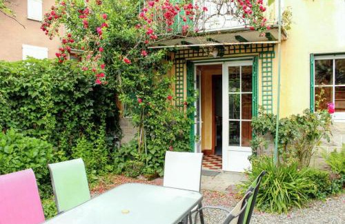 Bagneres-de-Luchon House | Maison accueillante à Bagnères-de-Luchon avec vue sur la montagne.b