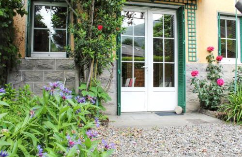 Bagneres-de-Luchon House | Maison accueillante à Bagnères-de-Luchon avec vue sur la montagne.b
